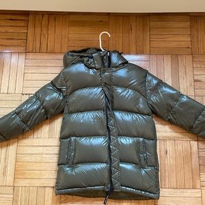 Aritzia Super Puff Original - glossy army green